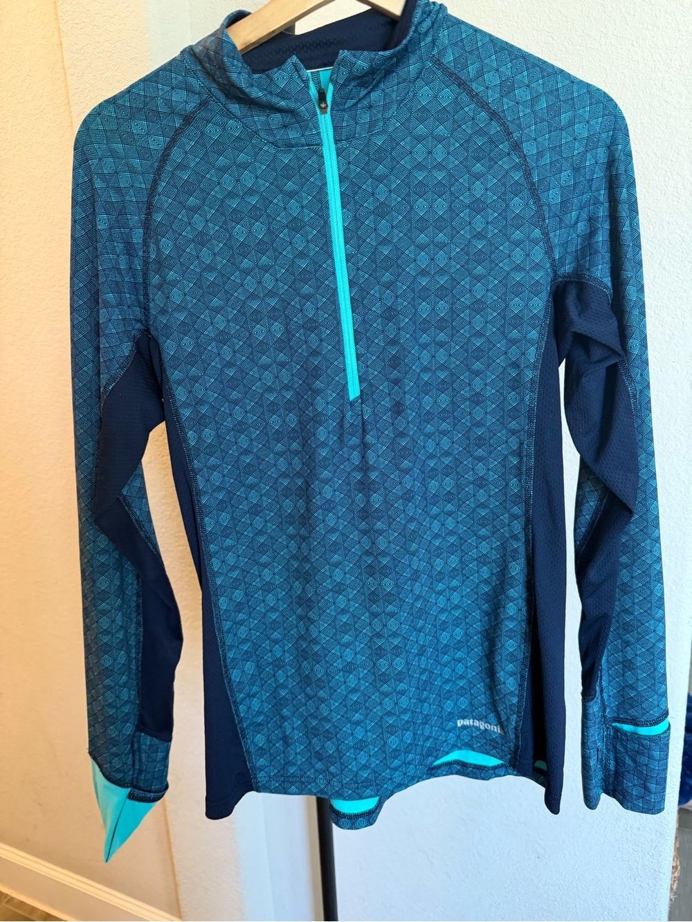 Patagonia All Weather Zip Neck Running Top Womens M Blue Teal Thumbholes Mitts